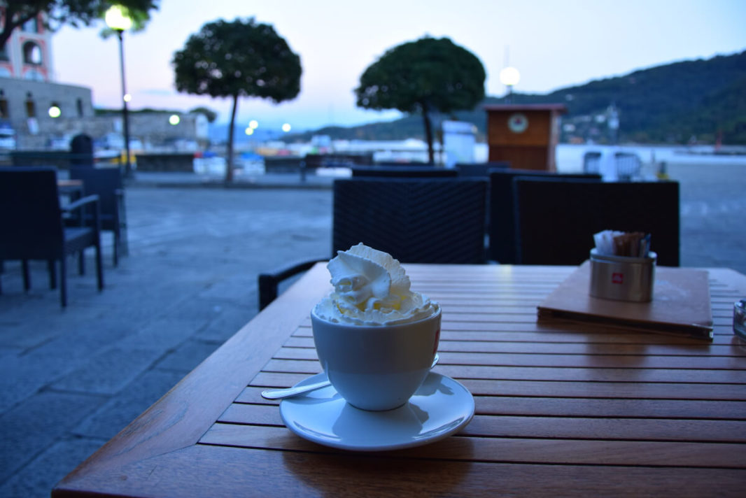 Viennesse coffee on Porto Venere's harbour